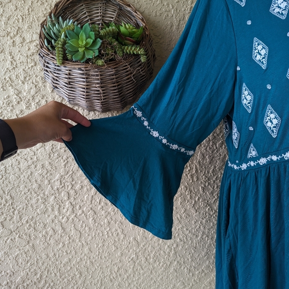 Torrid super soft embroidered baby doll bell sleeve high low size 3 aqua - Picture 5 of 8